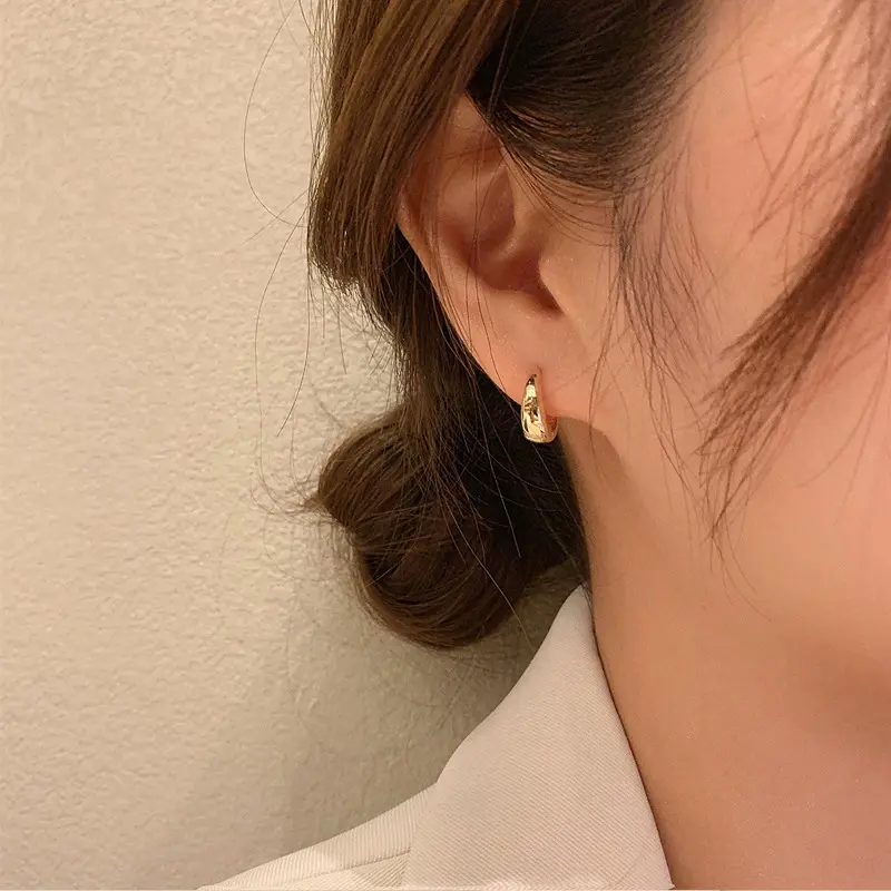 【lingerly】Anting tetesan air sederhana Eropa dan Amerika Serikat anting angin dingin anting logam retro Z 6