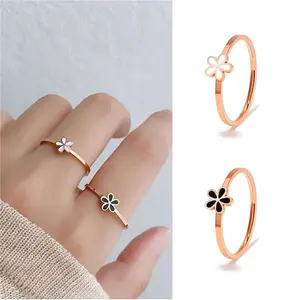 Cincin Wanita Elegan dengan Desain Bunga Kecil dan Warna Rose Gold untuk Tampilan Mewah