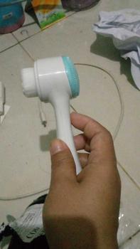 Product Review of Sikat Pembersih Wajah & Komedo / Alat Pijat 2 Sisi from Y**n U**h ** 1