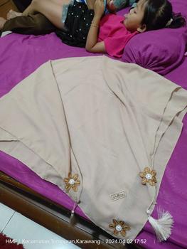 Product Review of segi empat sarah bunga tasel bahan voal model terbaru Kerudung Nyaman Lembut Muslim Square from Y**h y**i 0