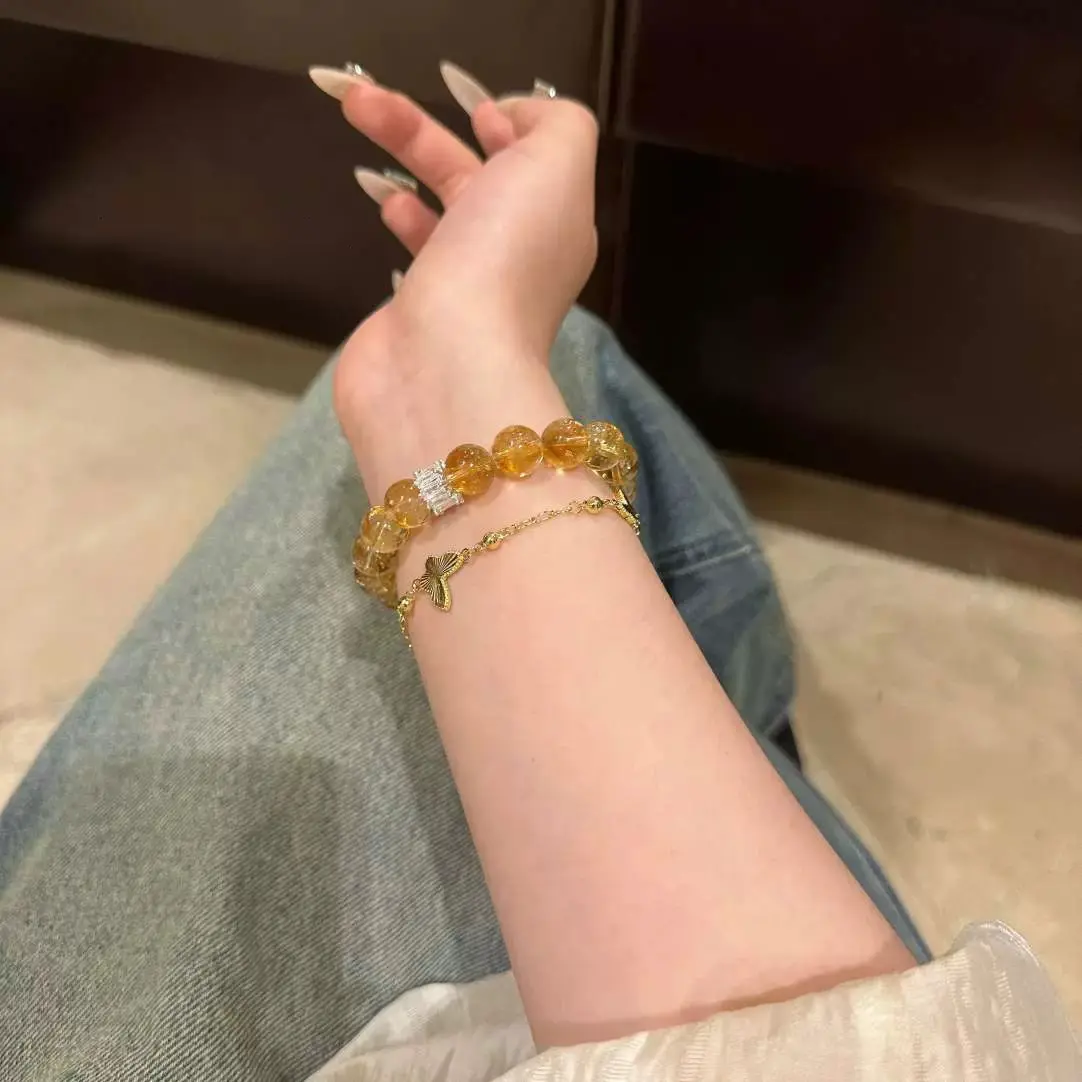 Natural Yellow Crystal Huangtashan Crystal Hand String with a Diameter of 10mm, Which is Believed to Attract Wealth and Turn Good Luck.