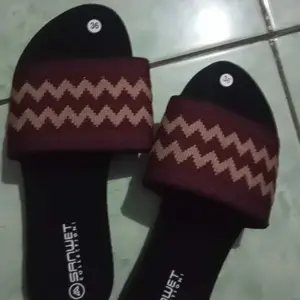 Sandal Flat Wanita Dewasa Selop Rajut Turki Zigzag Tanpa Hak Sendal Kekinian Terbaru Cewek