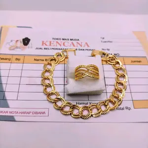 gelang tangan rantai free cincin emas muda terlaris