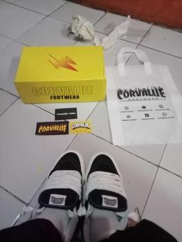 Product Review of Corvalue - Sepatu Sneakers Unisex Pria Wanita Otaru Black White Shoes Casual Sneakers Hitam from S** 1