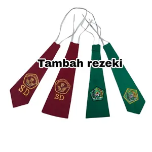 Dasi Seragam Sekolah SD/MI Anak Cowok dan Cewek Warna Merah Polos Dasi Hijau MI Dengan Logo Bordir Karet