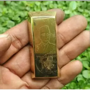 koleksi emas Soekarno berbahan kuningan