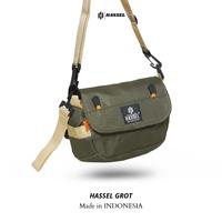 Gambar HASSEL GROT Tas Selempang Pria Casual Sling Bag Serut Mini Untuk HP - Black dari Hassel Indonesia Kota Tangerang 1 Tokopedia