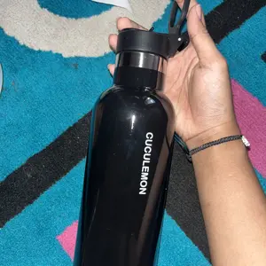CUCULEMON Tumbler Stainless Steel 1L Kapasitas Besar Botol Minum Vacuum Termos Tahan Panas Dingin SUS 304 Anti Karat 750 mL & 1000 mL