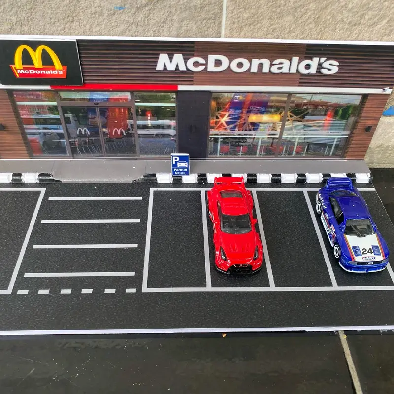 DIORAMA DIECAST HOTWHEELS OUTLET MC DONALD'S SEKALA 1:64 2