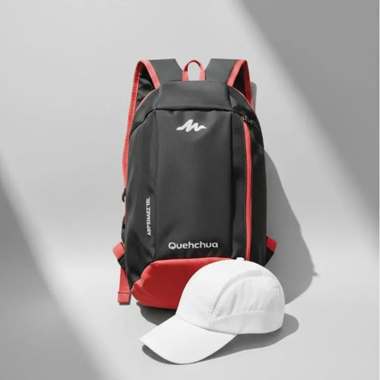 Tas Hitam Merah, Topi Putih