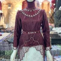 Gambar Kebaya pinguin/kebaya wisuda modern/kebaya belah tengah - Burgundy, ATASAN M dari Pinol kebaya_NEW Kota Surakarta 1 Tokopedia
