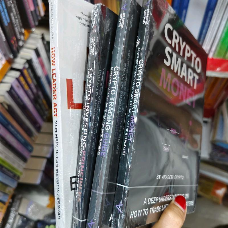 paket 4 buku,how leader act, crypto investing principle, crypto trading guide, crypto smart money. langsung dapat 4 buku. 1