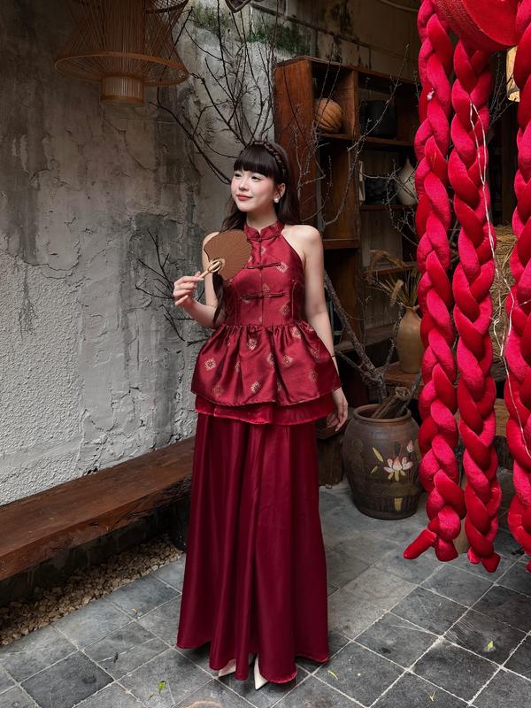 Set áo gấm cổ yếm nút tàu chân váy lụa lưng chun Mẫu mới Tết 2026 Ảnh thật Sẵn