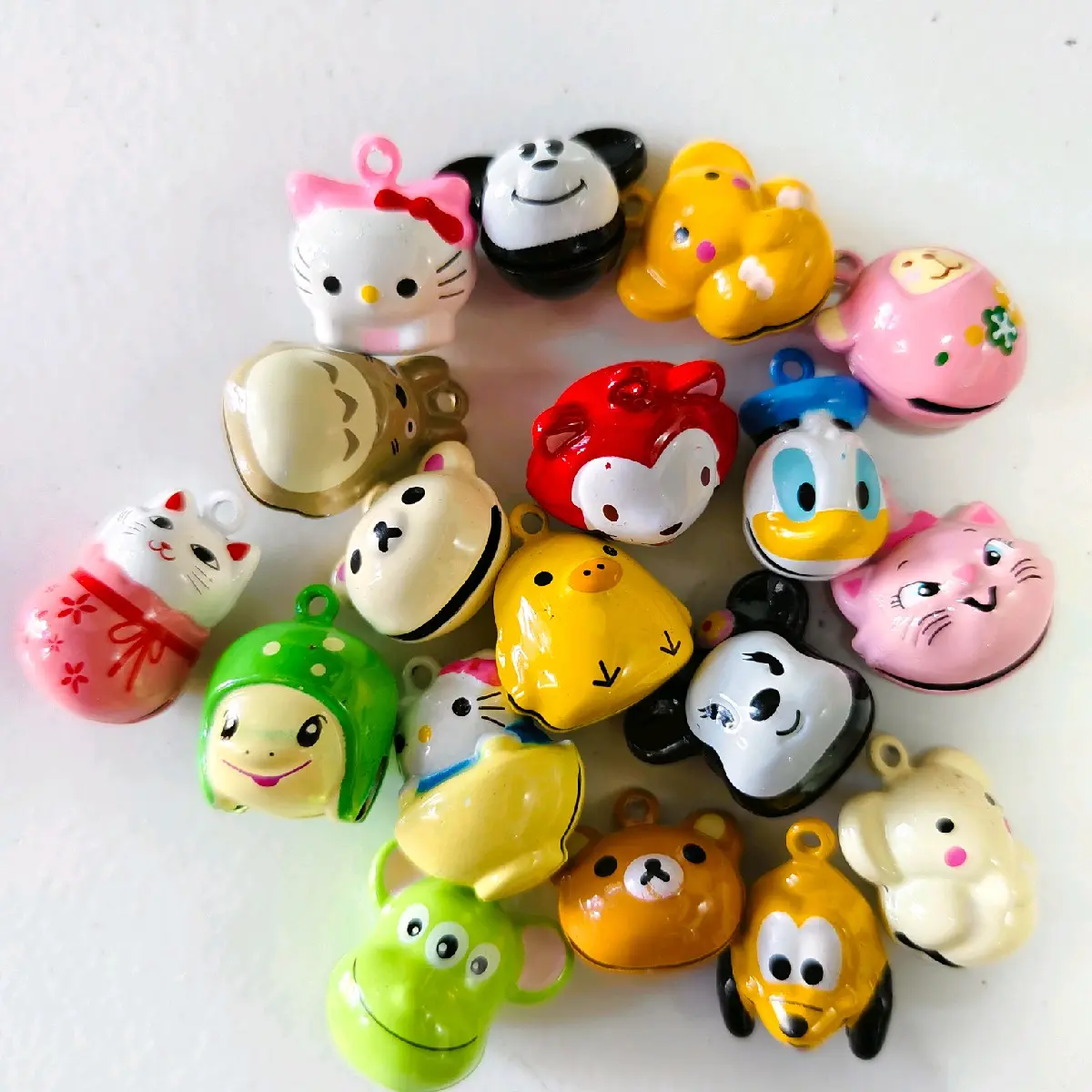 Lonceng boneka karakter motif random