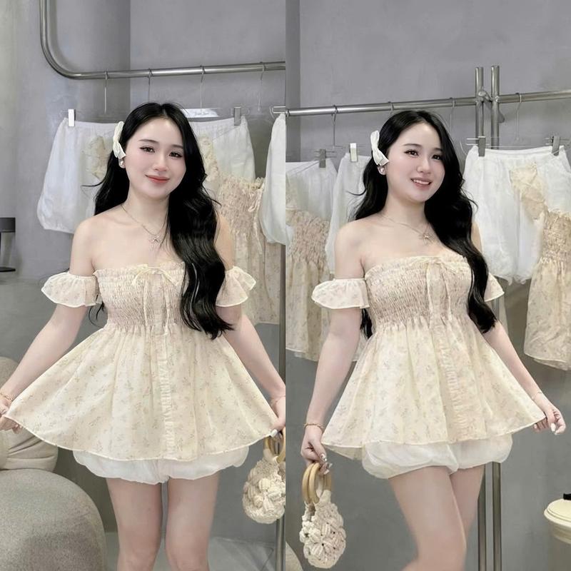 Set đồ nữ áo thiết kế trễ vai tay cánh tiên họa tiết hoa dáng xòe kèm quần bí xinh xắn dành cho các nàng diện đi chơi.