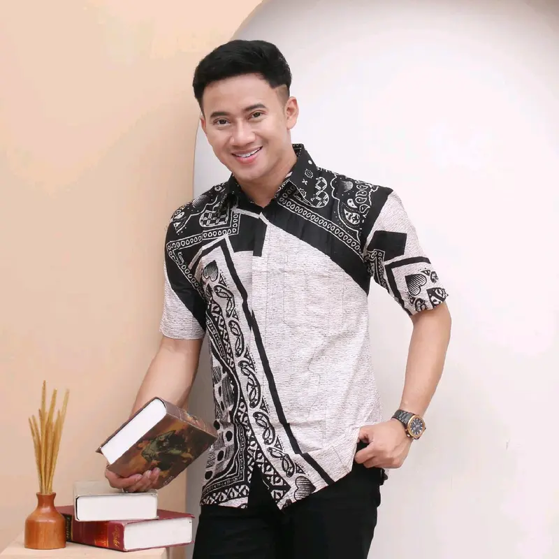 Kemeja Pria Batik Lengan Pendek 8