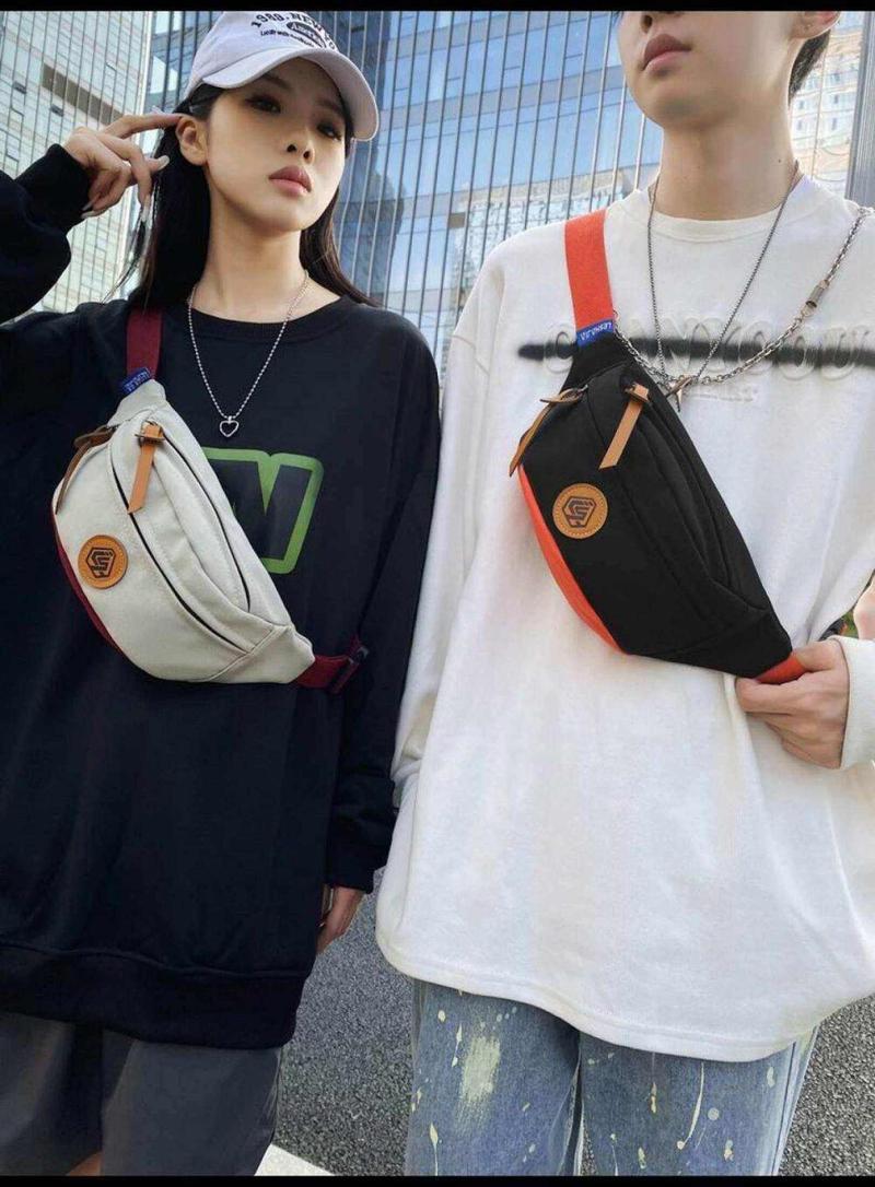 Product Introduction of Lightweight Versatile Messenger Bag For Men And Women With Mobile Phone Pocket For Daily Use 16