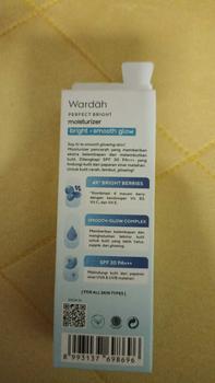 Product Review of Wardah Perfect Bright Moisturizer Bright + Smooth Glow SPF30 20ml - Hydrates, Nourishes ,Blurs Acne Scars, Moist Skin from A**🍁 1