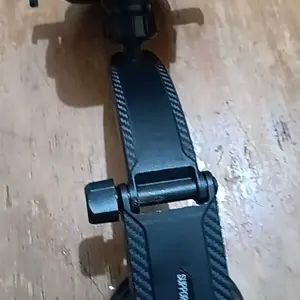 AutoGlide Penyangga HP Mobil - ABS & Silikon, Suction Kuat, Rotasi 360°, Kompatibel 4.5-6.5 inch, Aman Stabil, Operasi 1 Tangan, Cocok Navigasi Berkendara Aman Car