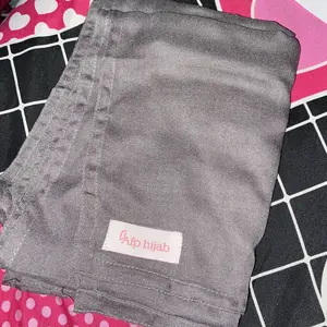 Afp Hijab - Viscose Bambo Nemplok Pashmina Premium Kerudung Wanita Syal Muslim Panjang 175x75 Bahan Ringan Adem Mewah Double Stitching Instan Hitam