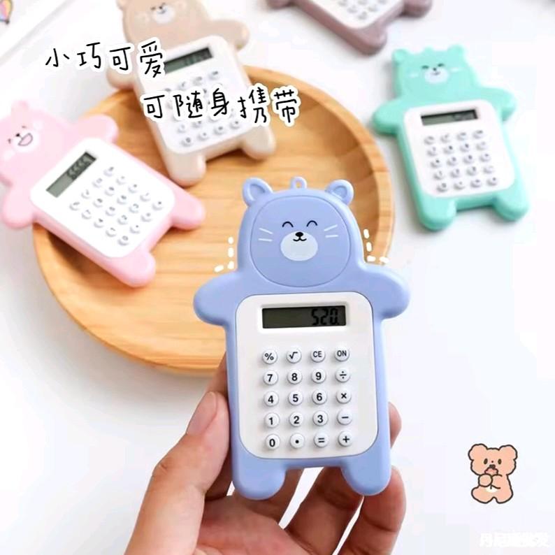 Calculator Mini Portable Motif Bear/Kalkulator Saku 8 Digit Travel Karakter Cute Warna Warni/Tombol Karet/Cocok Untuk Menghitung Perkalian Penjumlahan Pengurangan dan Pembagian/Berkualitas/Mudah Dibawa/ Peralatan Sekolah Kuliah Kantor - FR GALLERY 3