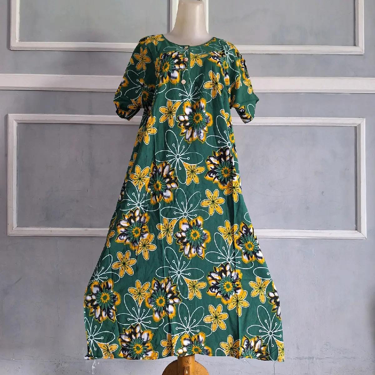 Daster Kencana Ungu Label coklat ( KUC) Ld 110-115cm Panjang baju 110cm,Nyaman buat Bumil, terdapat Kancing busui friendly Motif Batik