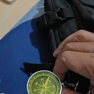 Gantungan Kunci Kompas Compass Mini Portable Bahan Aluminium Liontin Satelit Untuk Camping Hiking / Portable Compass Pocket Survival Tools