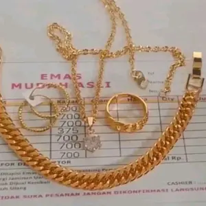 set perhiasan wanita E.M.A.S muda free surat dari toko