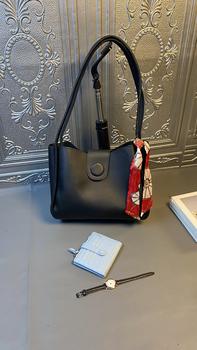 Product Review of Set Hemat Totebag Florida + Dompet Genie + Jam Tangan Small Wanita - Selempang from B**L S**L 0