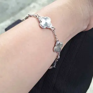 LM721 Pearly Jewelry Gelang Berlapis Emas Daun Semanggi Empat Anti Luntur Dari Baja Tahan Karat Untuk Wanita Dewasa