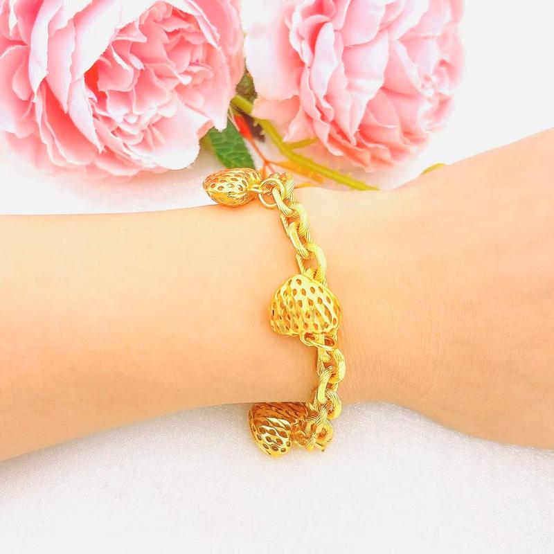 Product Introduction of Sweet Strawberry Bracelet, Adjustable Length, Transportable, Prosperous Love, Preferred Jewelry for Lovers and Friends, Non fading Titanium Steel Bracelet 16