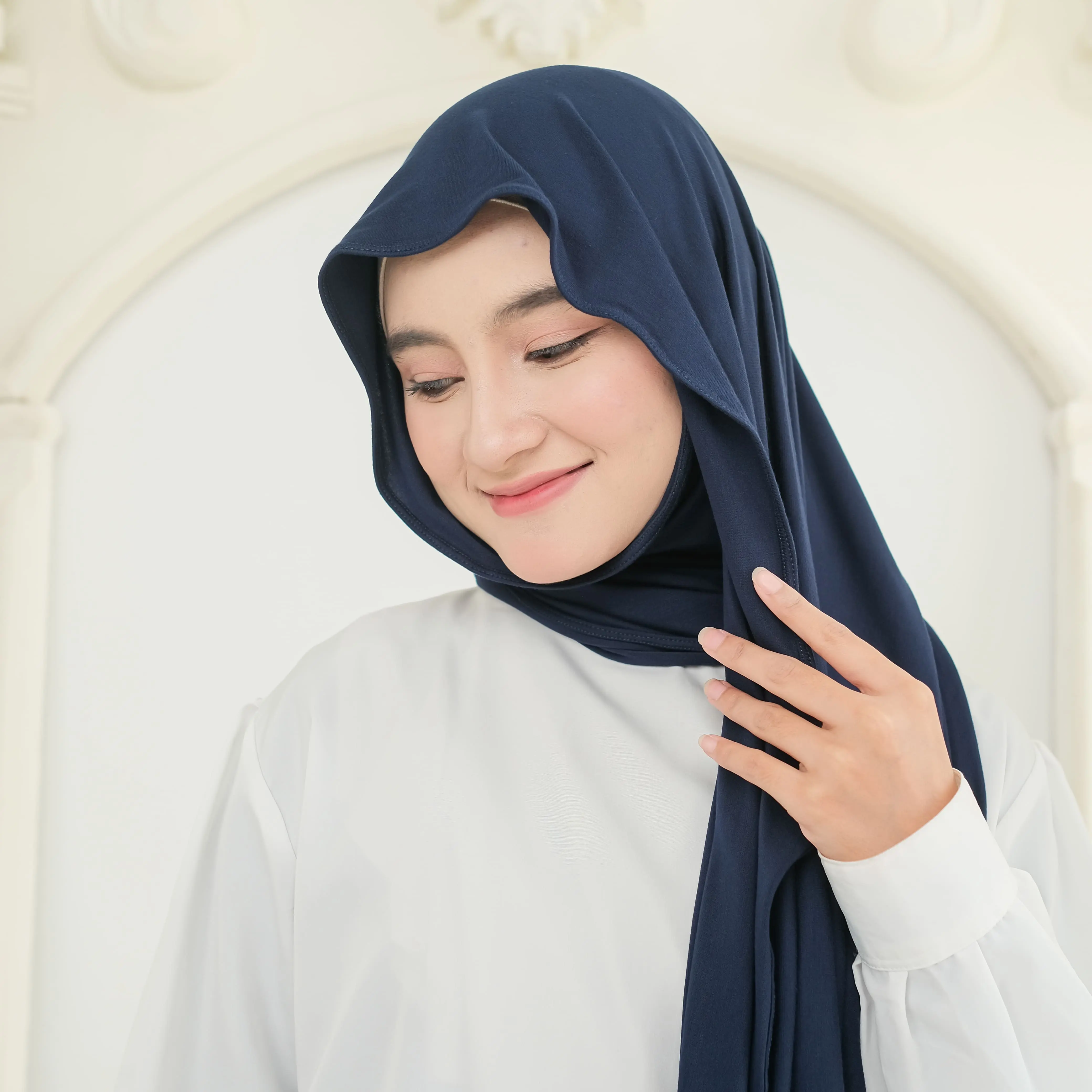 Zisha Hijab Pashmina Kaos Rayon Warna Putih Tulang Cream - Kerudung Muslim Wanita Instan Panjang 175 cm