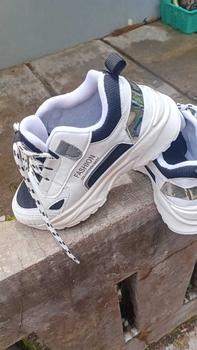 Product Review of Sepatu Wanita Sneakers Putih Korean Style Terbaru 2024 Casual Shoes sport Kasual Cewek olahraga Karet from i**l 3