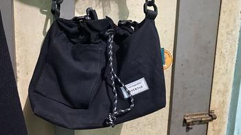 Product Review of Fertig - Envy Black - Tas Serut 2 In 1 Slingbag Clutch bag - Dumpling Bag Wanita Kanvas -Tas Selempang Wanita from g**e 0