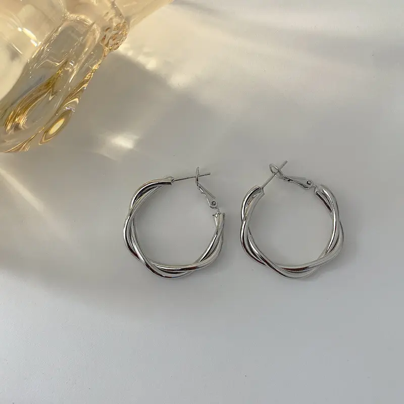 Anting-anting Lingkaran Emas yang Dipilin untuk Wanita, Anting-anting Lingkaran Hipoalergenik Vintage yang Dipilin 6
