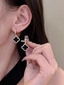 Conjunto de aretes de trébol de cuatro hojas en plata S925 para mujer, diseño elegante y con estilo, regalo perfecto para ella, joyería de calidad duradera