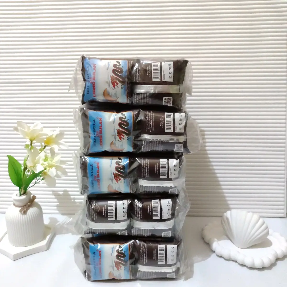 L2 Kopi liong+gula 5 pak, good day merah 1 dus, kapal api 1 dus, indocafe mix 1 pak, ABC susu 1 dus