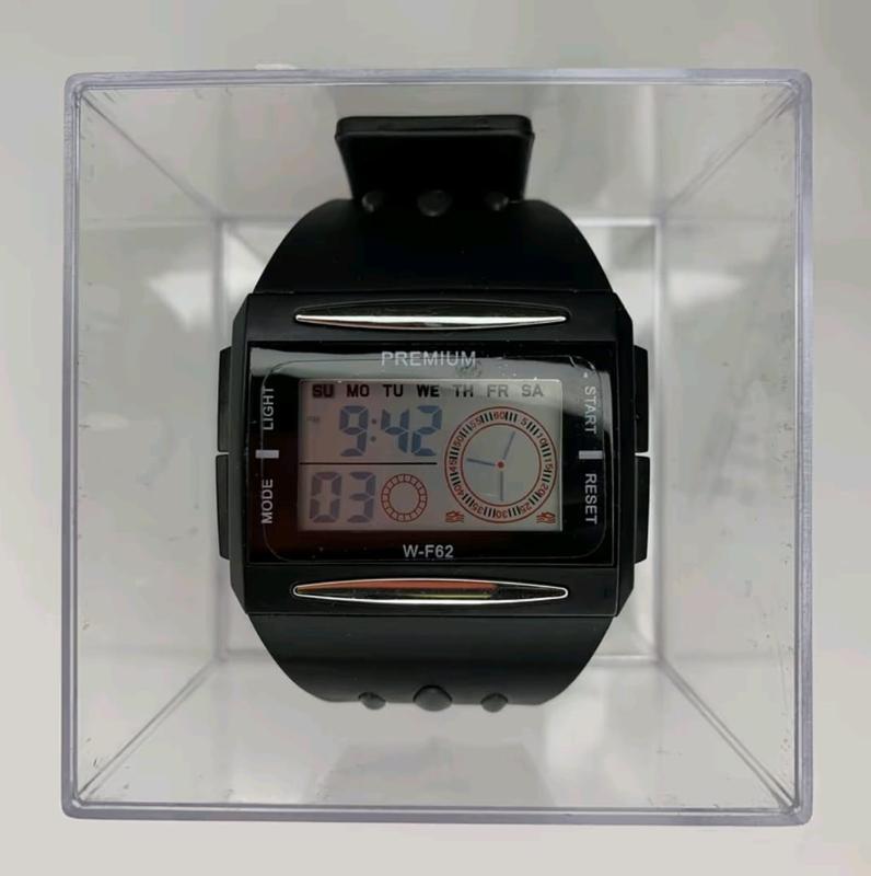 100 % Original Jam Tangan Lasika Bentuk / Body Kotak Anti Air watchh { dapat box , baterai cadangan + gelang } 1