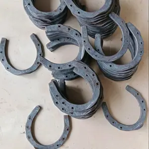 Tapal Kuda atau Sepatu Kuda buatan Pande besi