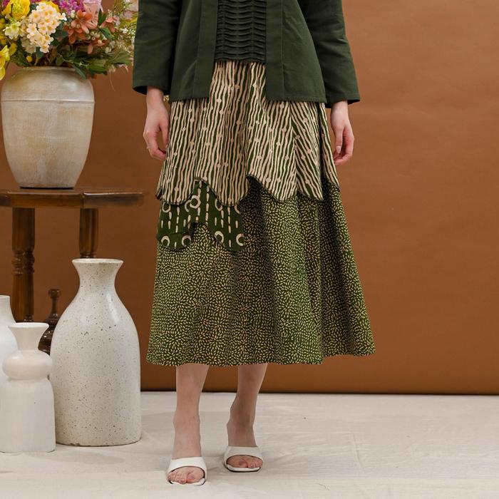 Gambar NONA RARA - Tila Skirt Garut Green P0666, Rok batik wanita modern - ALL SIZE dari Nona Rara Batik Kota Administrasi Jakarta Timur Tokopedia