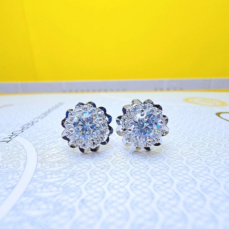  B061 - Bông tai hoa mai  đá chủ MOISSANITE 5MM . Chất liệu bạc ý xi bạch kim 