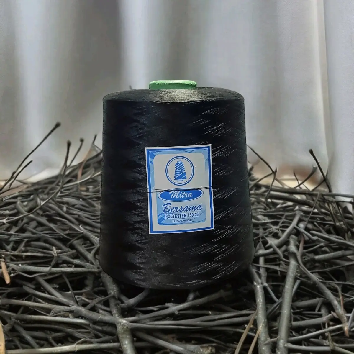 Benang obras polyster 150/48hitam ( 1KG)