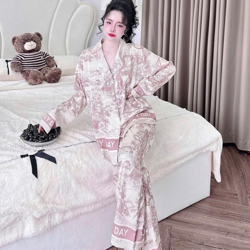 Đồ bộ pifama chất liệu lụa latin in hoạ tiết rừng trà sữa , cổ vét cúc bọc vải sang trọng tay ngắn , tay dài, size 60 đến 90kg