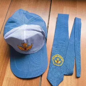 Topi Dan Dasi SD SMP SMA Logo Bordir Tutwuri Handayani Topi SD Biru Muda Kualitas Terbaik Fashion Cewe Cowok merah putih
