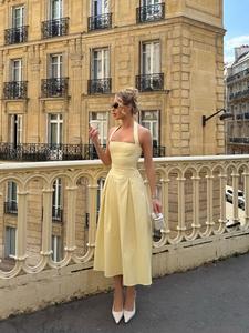 Vestido midi de color sólido con elegante diseño halter y espalda descubierta, entallado en la cintura, sin mangas, estilo liso, ropa de moda para mujer