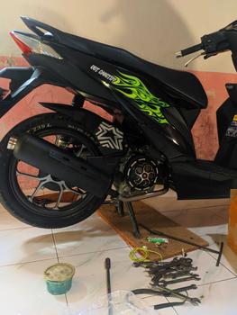 Product Review of Knalpot Standar Racing Original GOLD EXHAUST Full Aksesoris Tameng Air Blade Gen 2 Bass Adem untuk Motor Vario, Beat, Nmax, Aerox, PCX Motorcycle Motorcycle shijiro Kamera from 𝗔** 𝗦**𝗻 0