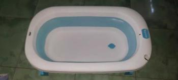 Product Review of ⚡SUBSIDI 80%⚡ APEXGLOW Bak Mandi Bayi Lipat Portable Dengan Pengukur Suhu & Bantal Mandi Foldable Baby Bath Tub Anti Slip Anti Tenggelam Baby Bath Helper from J**y K**l 1