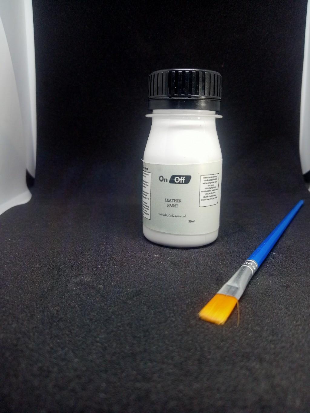 Cat Sepatu Kulit, Topi, Kaos, dan Lain-lain 30ml dengan Kuas Gratis