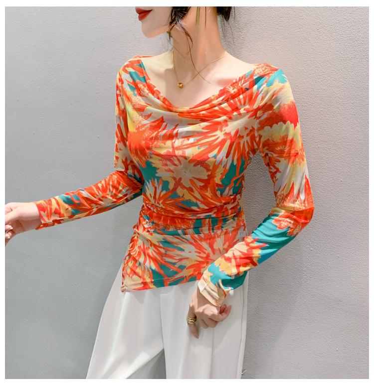 Product Introduction of DL 2025 Early Autumn Long Sleeve Printed T-shirt New Slim Fit Style Regular Pullover V-neck Top Europe and America 15