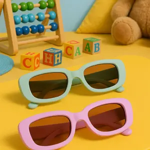 Kacamata Hitam Anak Persegi Fashion Unisex Plastik Model Lonjong Aksesoris Untuk Anak Laki-laki Dan Perempuan Berwarna Matte Cocok Untuk Acara Pesta Dan Jalan-jalan Liburan